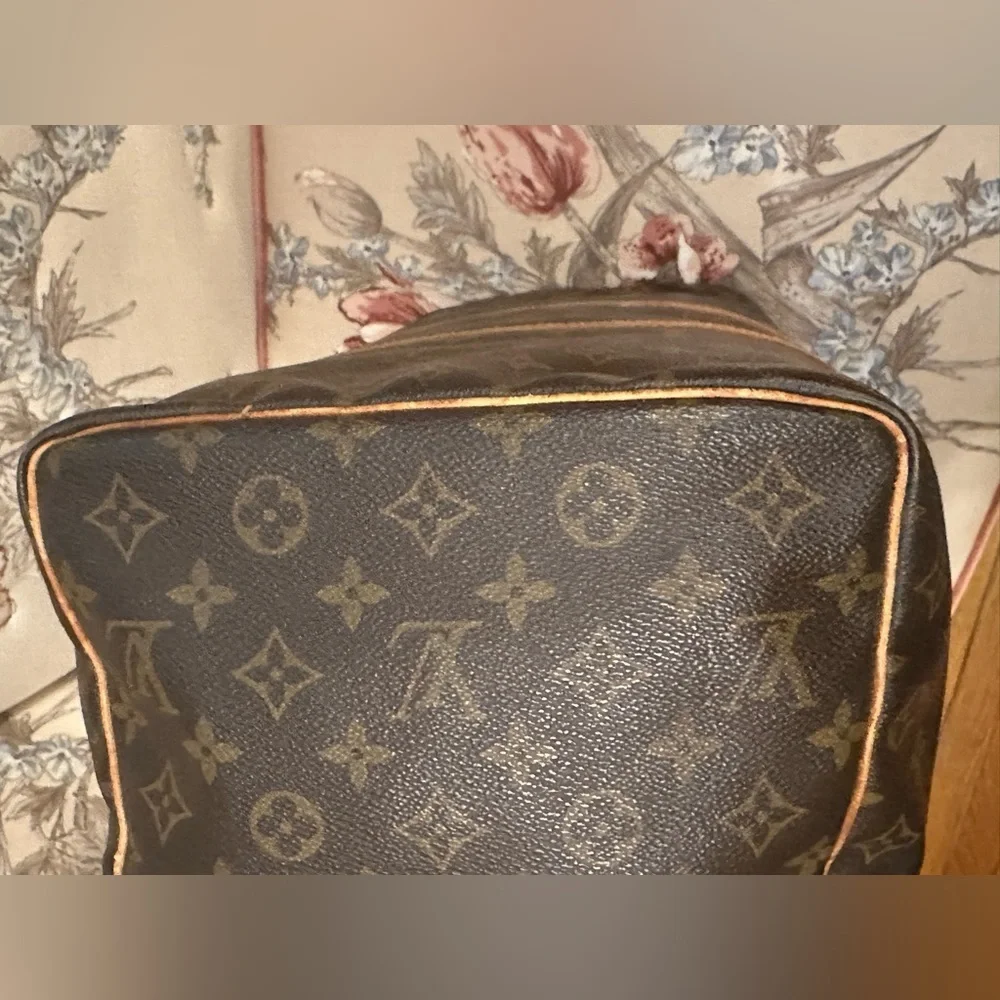 Louis Vuitton Keepall 50 Authentic Monogram Travel Boston Bag in Good Condition